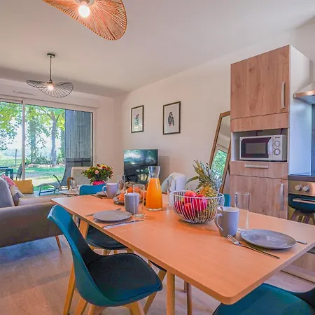 N°46, Piscine Commune, 2 Holiday home Nesmy