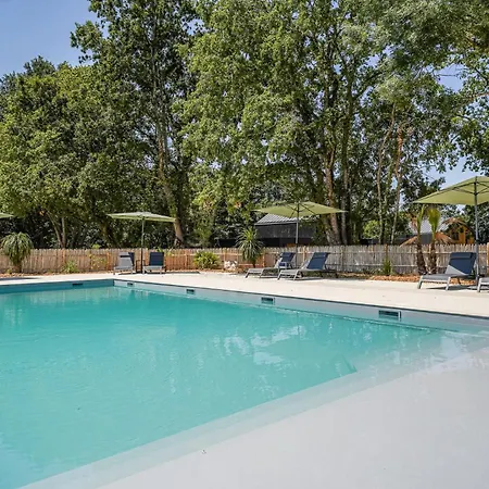 N°46, Piscine Commune, 2 * Nesmy